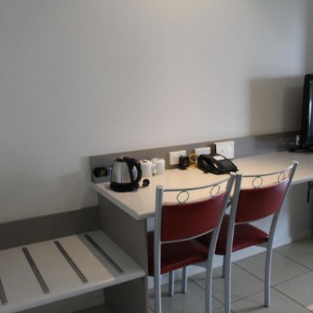 Blackwater Motor Inn Room photo